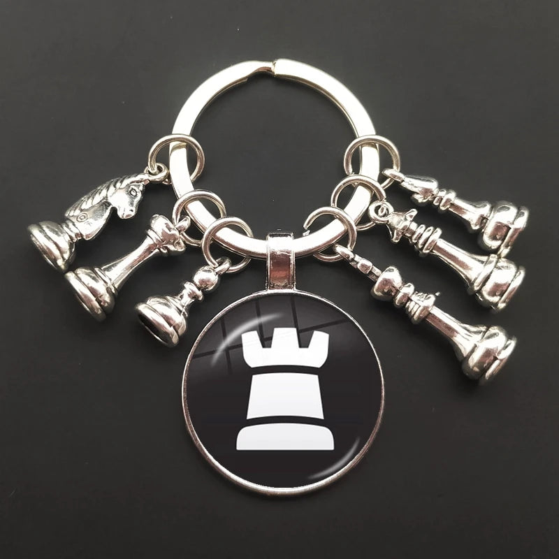 Llavero de Ajedrez – Piezas en Domo de Cristal con Diseño Elegante
