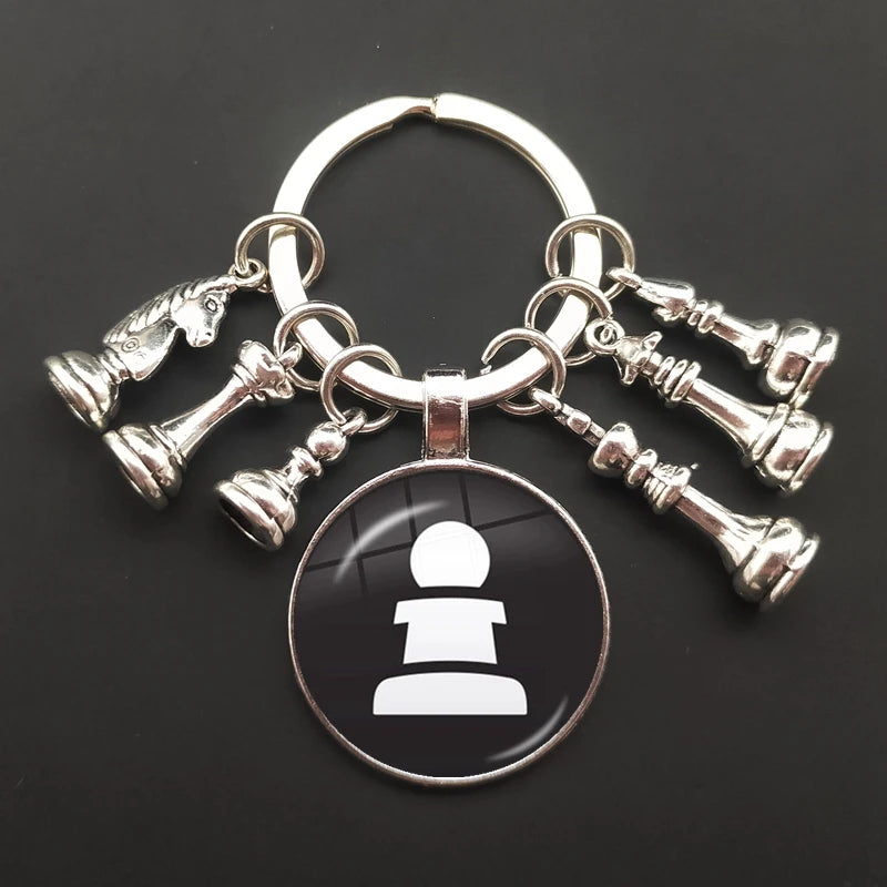 Llavero de Ajedrez – Piezas en Domo de Cristal con Diseño Elegante