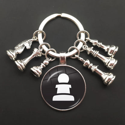 Llavero de Ajedrez – Piezas en Domo de Cristal con Diseño Elegante