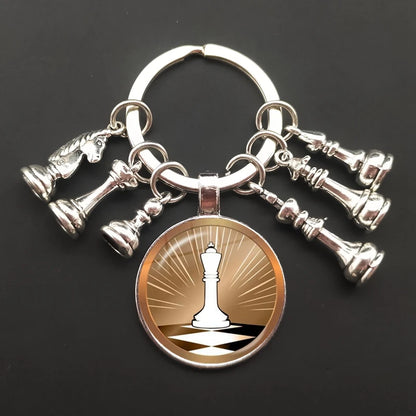 Llavero de Ajedrez – Piezas en Domo de Cristal con Diseño Elegante